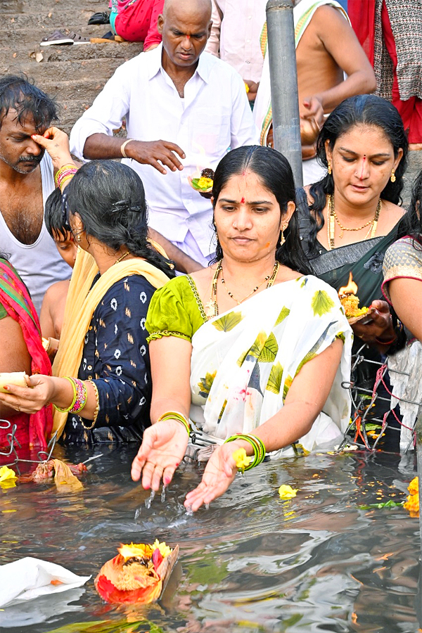Huge Devotees Rush At Srisailam Temple - Sakshi14