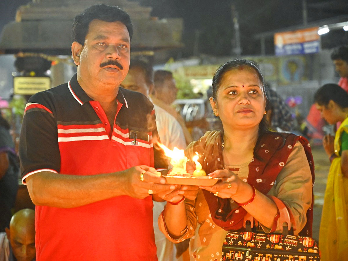 Huge Devotees Rush At Srisailam Temple - Sakshi2