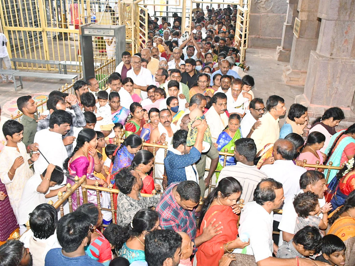 Huge Devotees Rush At Srisailam Temple - Sakshi4