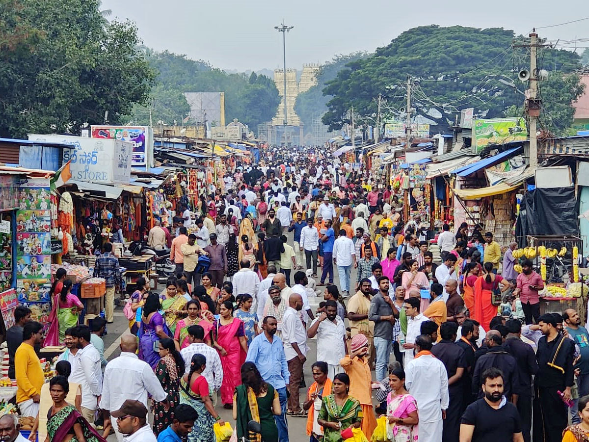 Huge Devotees Rush At Srisailam Temple - Sakshi6
