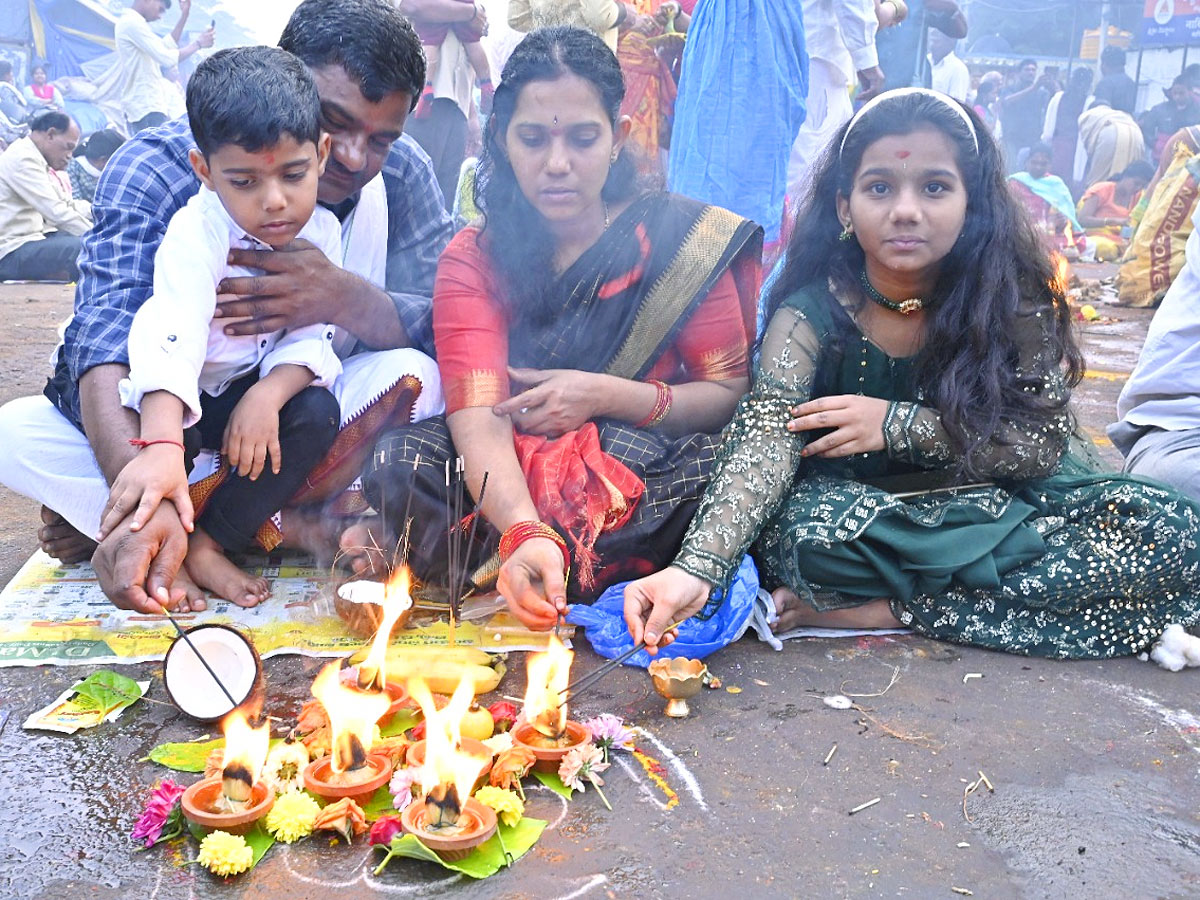 Huge Devotees Rush At Srisailam Temple - Sakshi7
