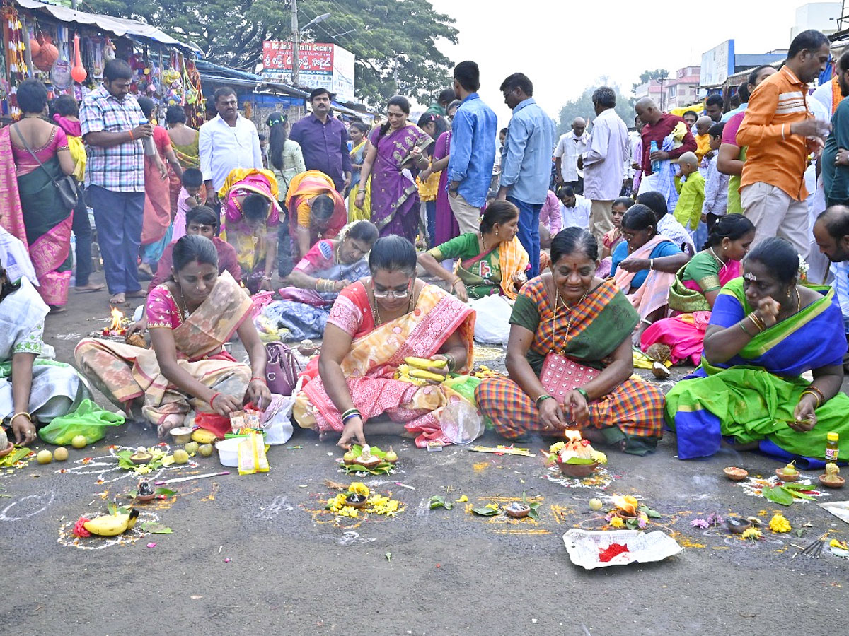 Huge Devotees Rush At Srisailam Temple - Sakshi8