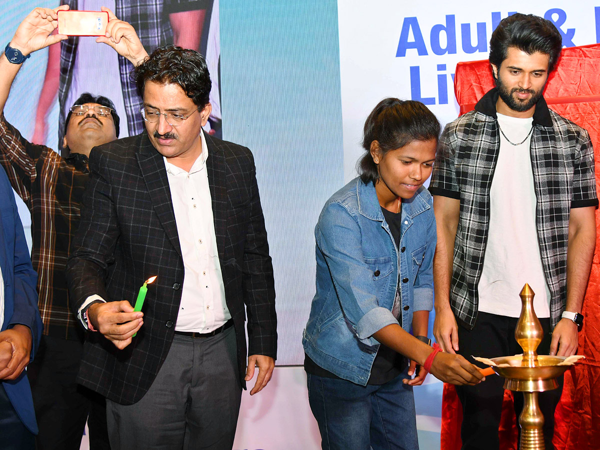 vijay devarakonada Attends Liver Transplantation programme Photo Gallery - Sakshi12