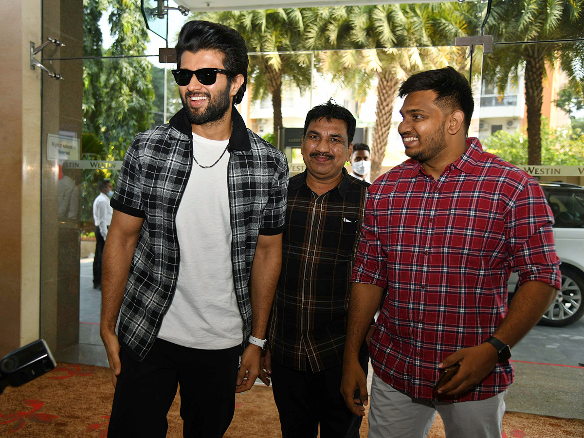 vijay devarakonada Attends Liver Transplantation programme Photo Gallery - Sakshi14