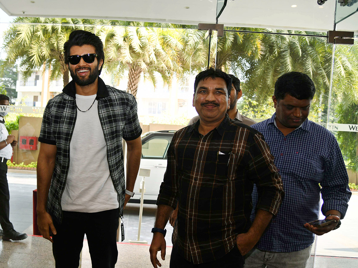 vijay devarakonada Attends Liver Transplantation programme Photo Gallery - Sakshi16