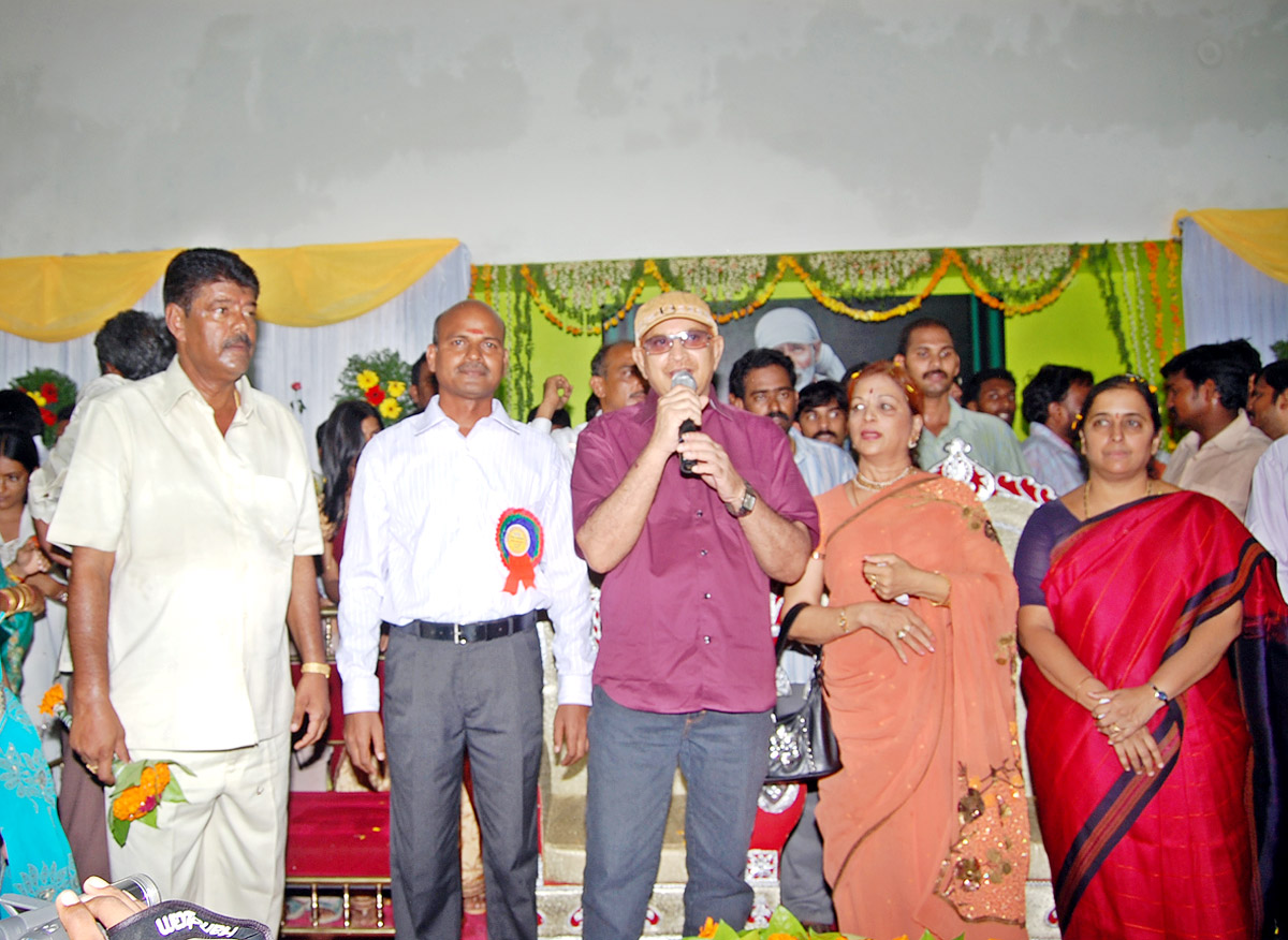 Superstar Krishna Death: Krishna With Parents And Family Photos - Sakshi4