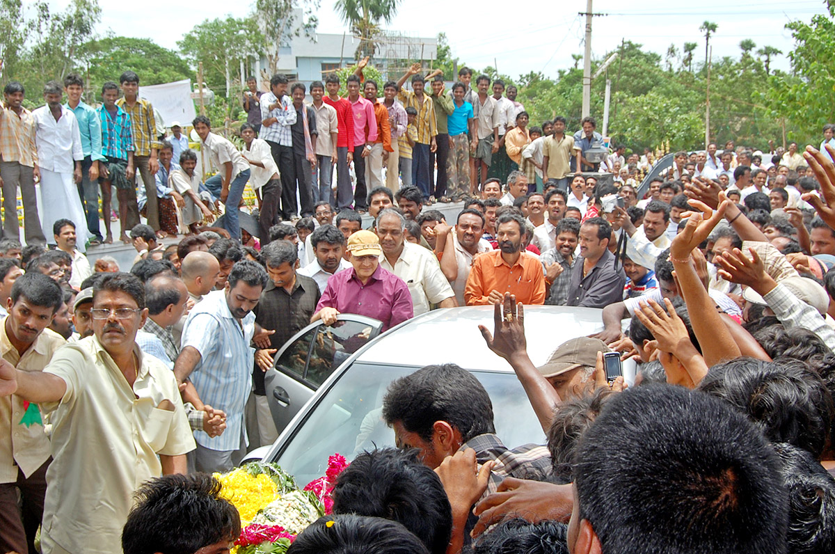 Superstar Krishna Death: Krishna With Parents And Family Photos - Sakshi5