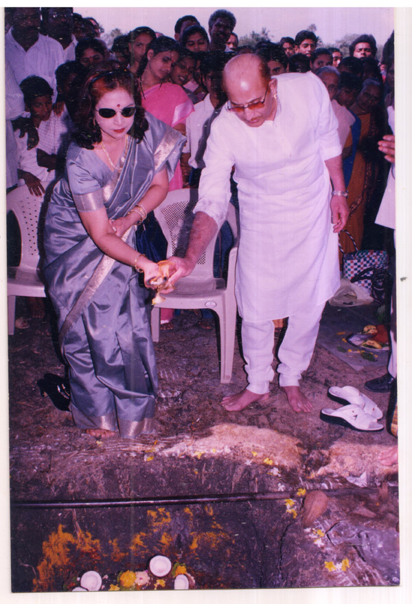 Superstar Krishna Death: Krishna With Parents And Family Photos - Sakshi7