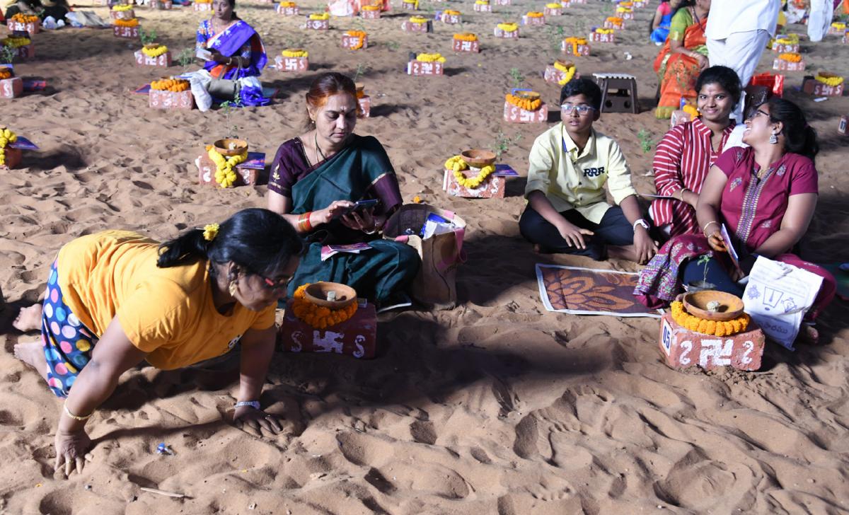 Karthika Deepotsavam In RK Beach Visakhapatnam - Sakshi25