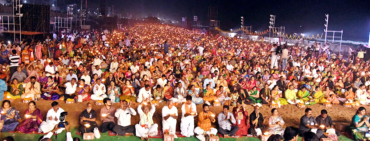 Karthika Deepotsavam In RK Beach Visakhapatnam - Sakshi10