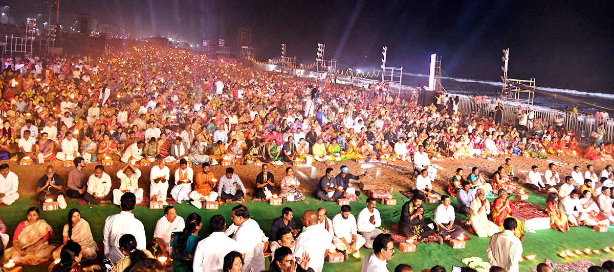 Karthika Deepotsavam In RK Beach Visakhapatnam - Sakshi11