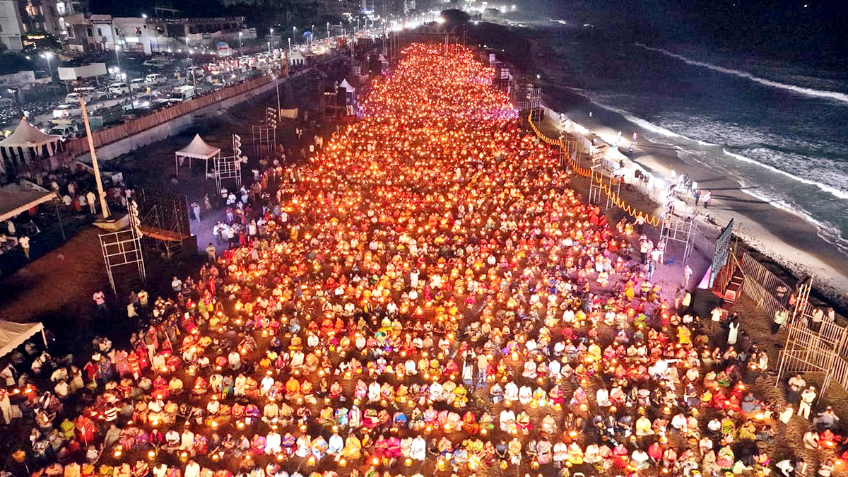 Karthika Deepotsavam In RK Beach Visakhapatnam - Sakshi13