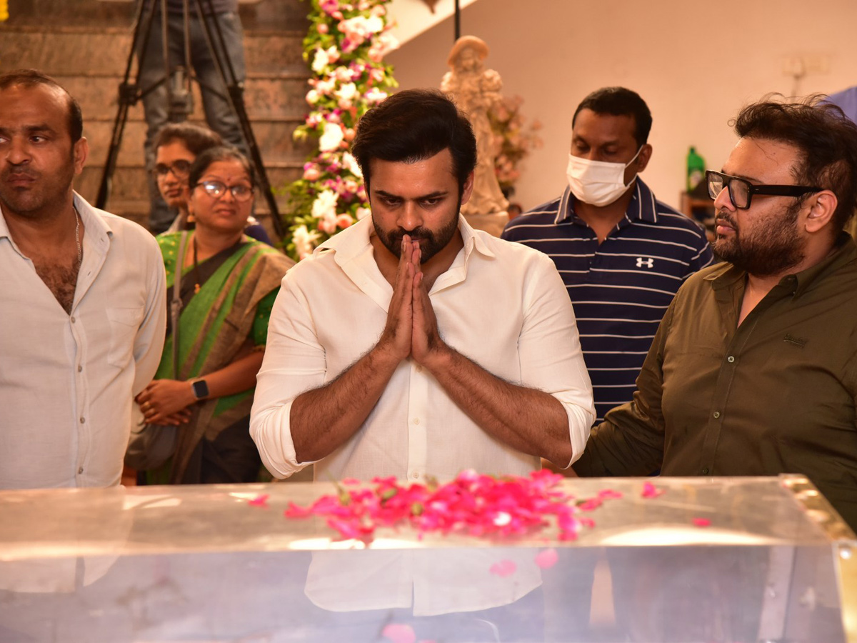 Superstar Krishna Demise: Tollywood Celebrities Console Mahesh Babu Photos - Sakshi72