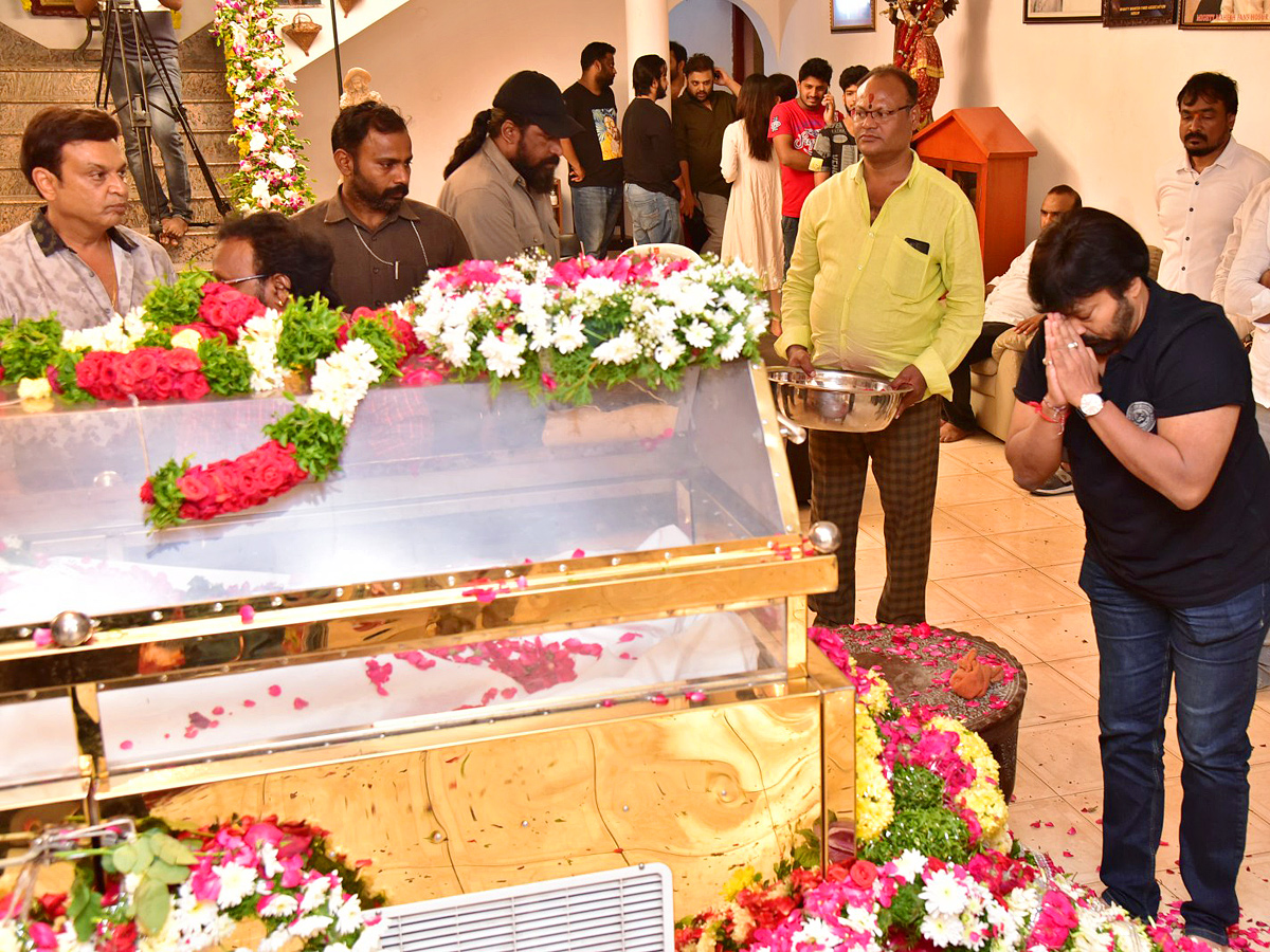 Superstar Krishna Demise: Tollywood Celebrities Console Mahesh Babu Photos - Sakshi58