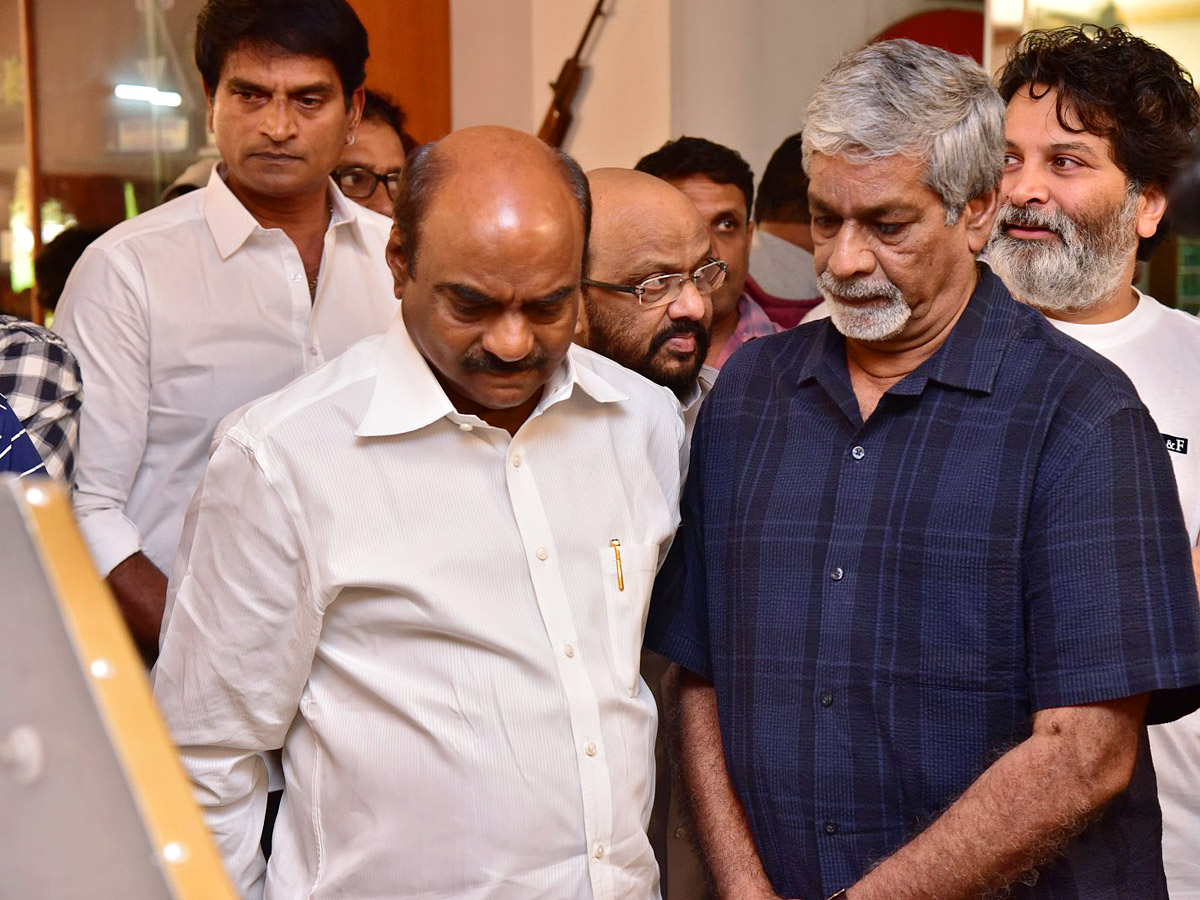 Superstar Krishna Demise: Tollywood Celebrities Console Mahesh Babu - Sakshi19