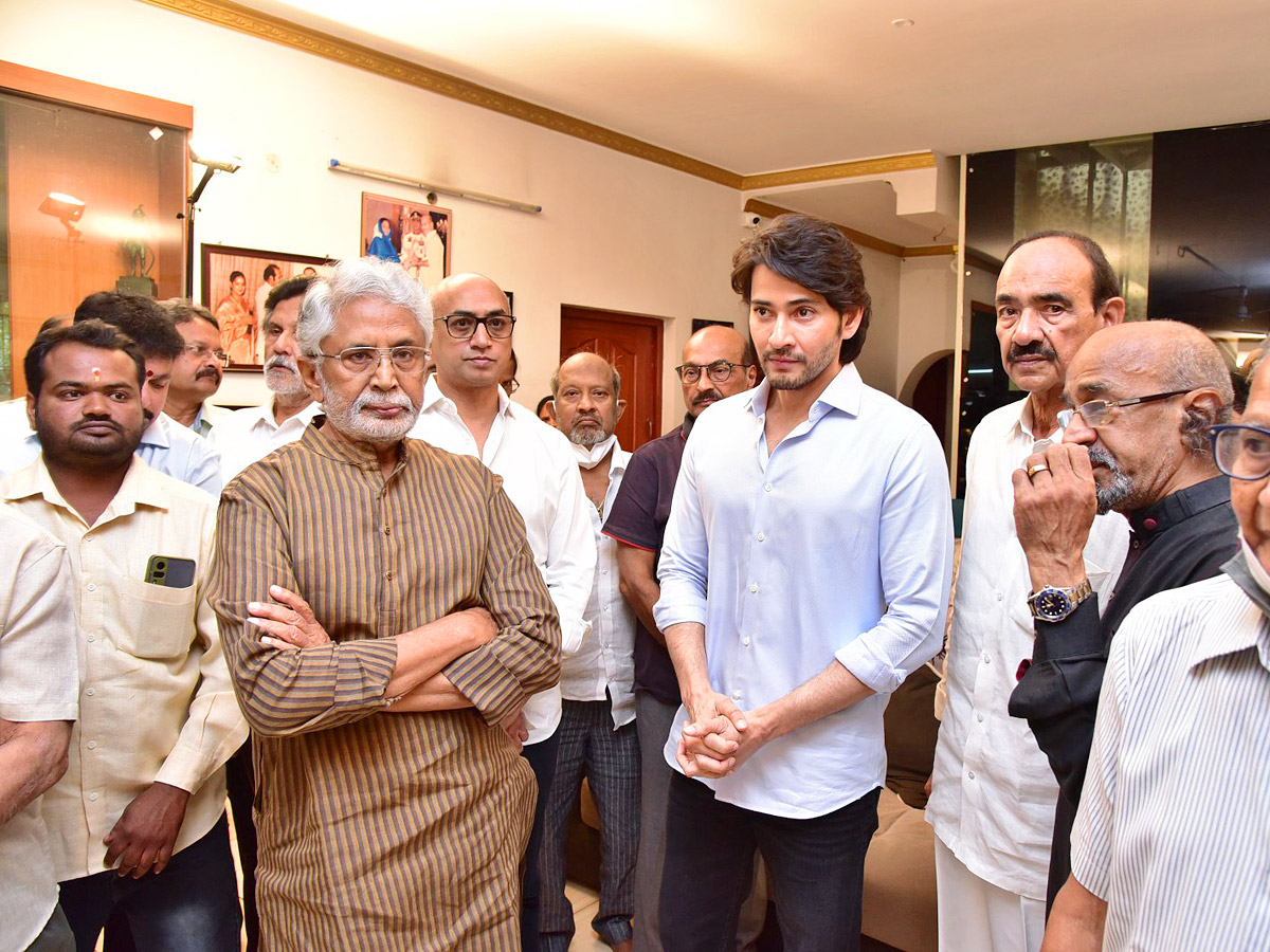 Superstar Krishna Demise: Tollywood Celebrities Console Mahesh Babu - Sakshi20