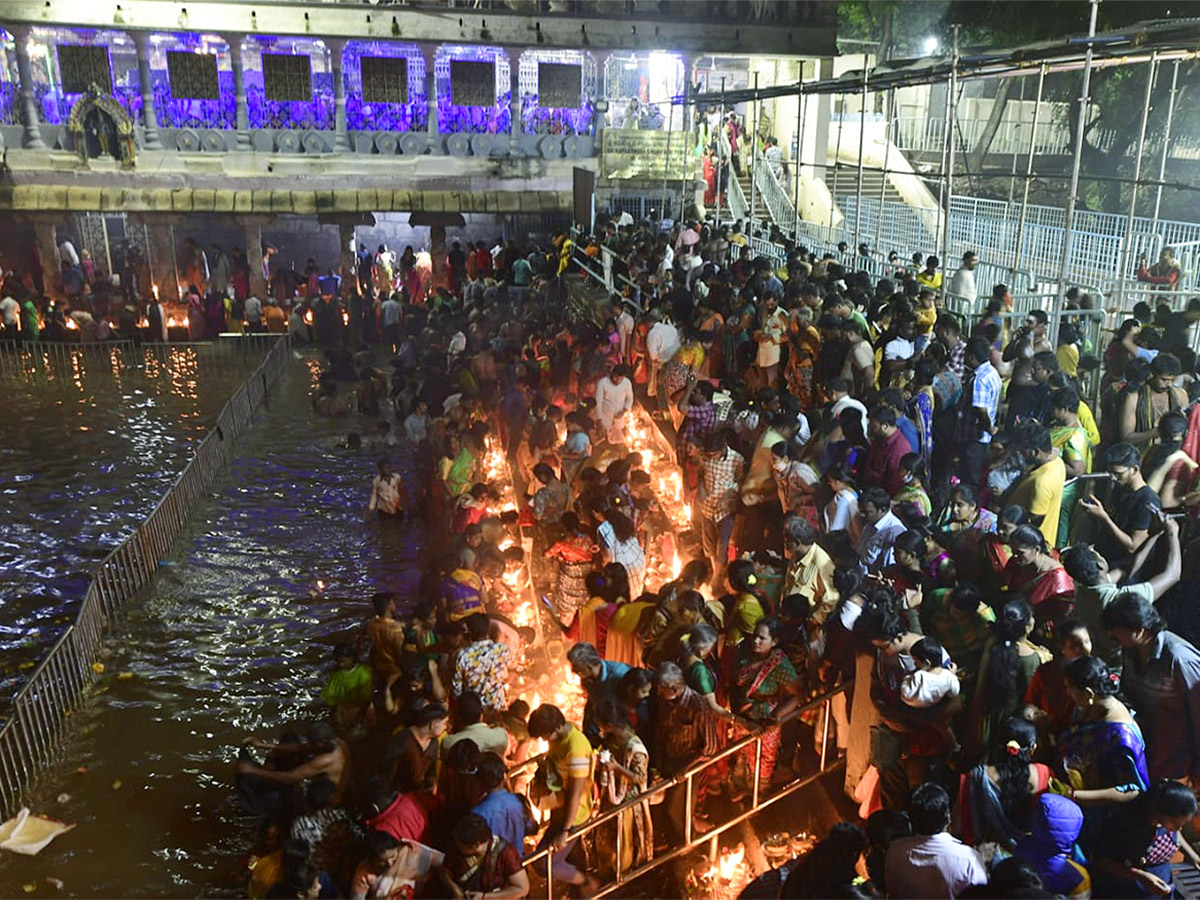 Karthika Pournami Devotees Rush At Kapila Theertham In Tirupati - Sakshi2