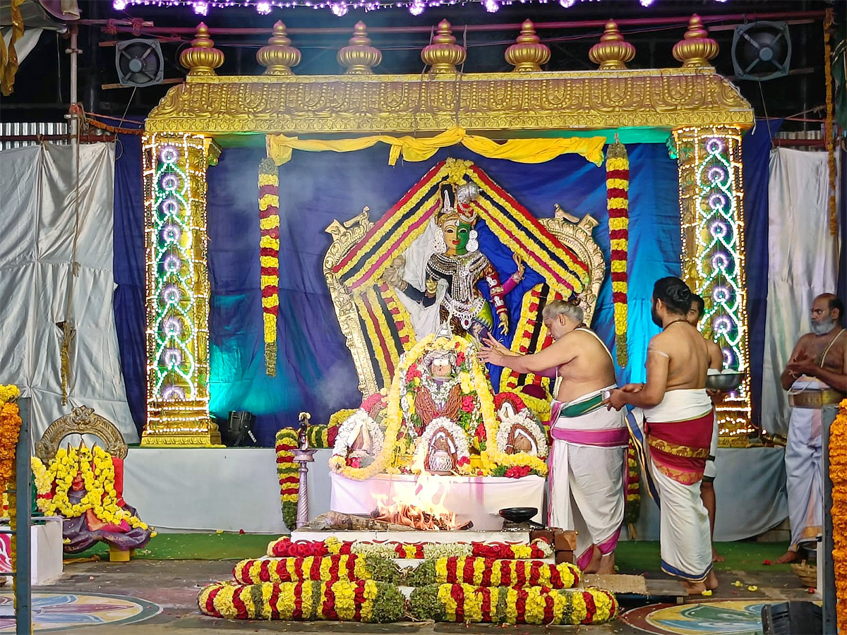 Karthika Pournami Devotees Rush At Kapila Theertham In Tirupati - Sakshi4