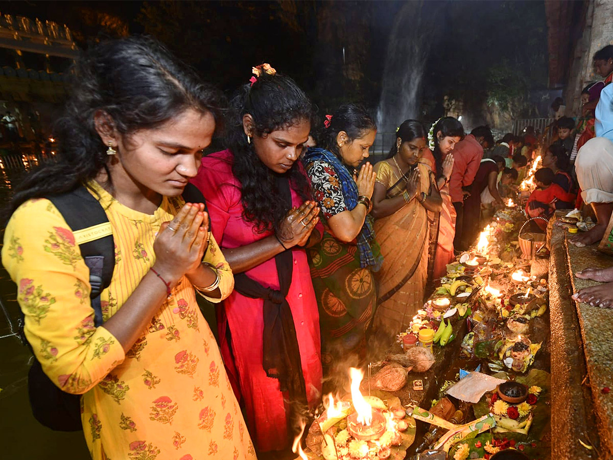 Karthika Pournami Devotees Rush At Kapila Theertham In Tirupati - Sakshi9