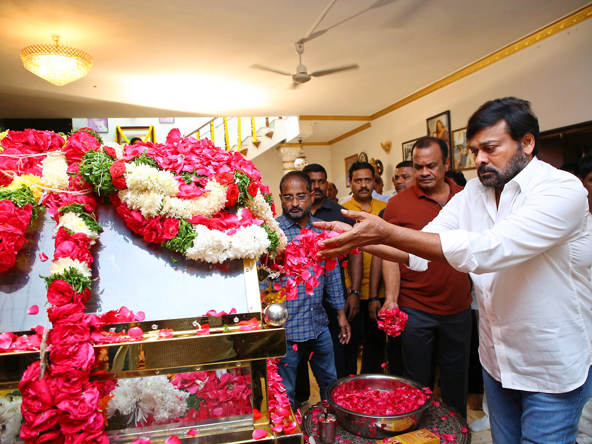 Superstar Krishna Demise: Tollywood Celebrities Console Mahesh Babu - Sakshi61