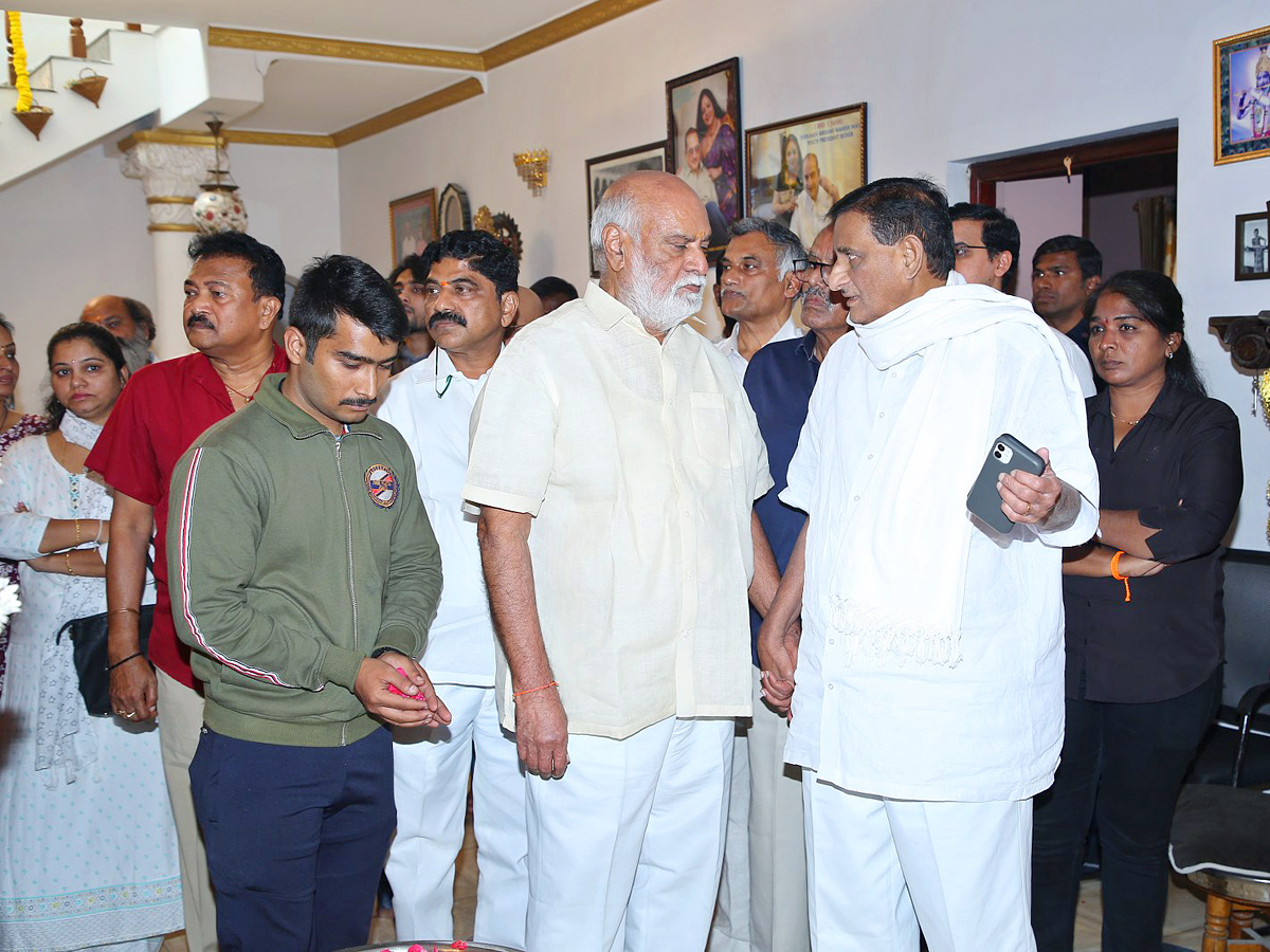 Superstar Krishna Demise: Tollywood Celebrities Console Mahesh Babu - Sakshi70