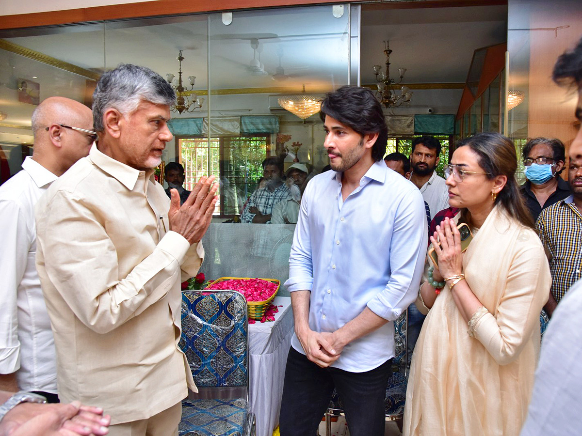 Superstar Krishna Demise: Tollywood Celebrities Console Mahesh Babu - Sakshi37