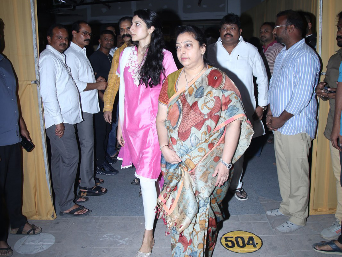 Superstar Krishna Demise Tollywood Celebrities Console Mahesh Babu Photos - Sakshi47