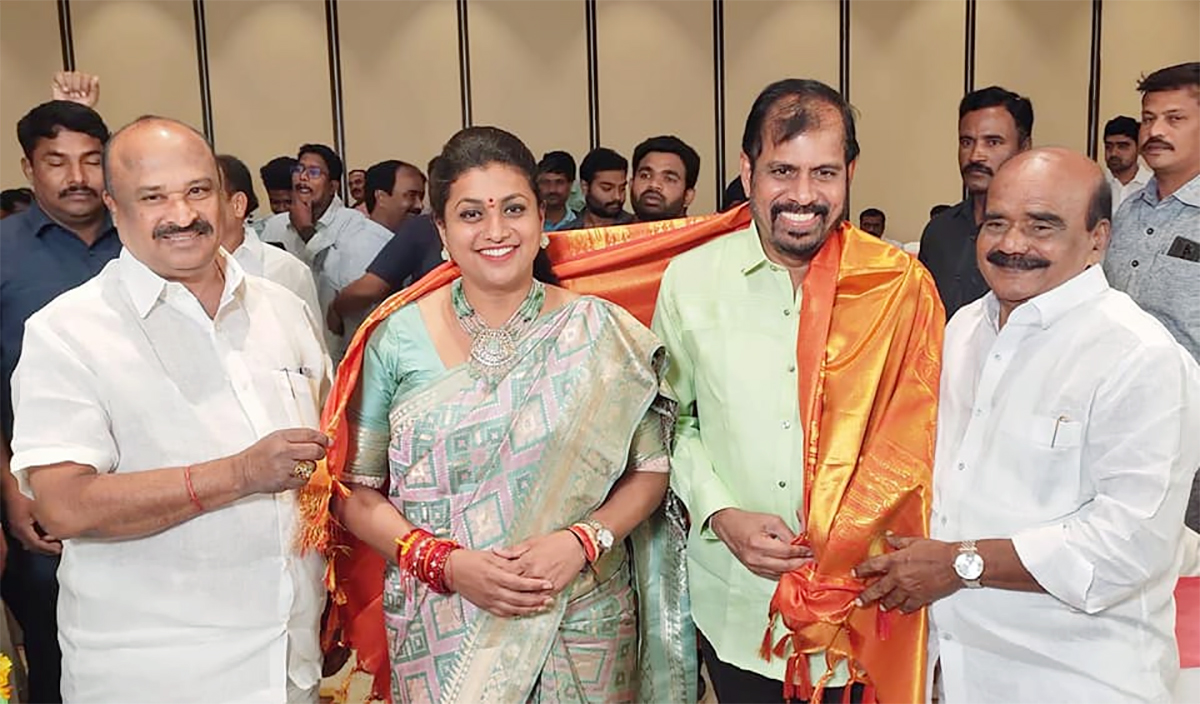 AP Tourism Minister RK Roja Birthday Celebration Photos - Sakshi2