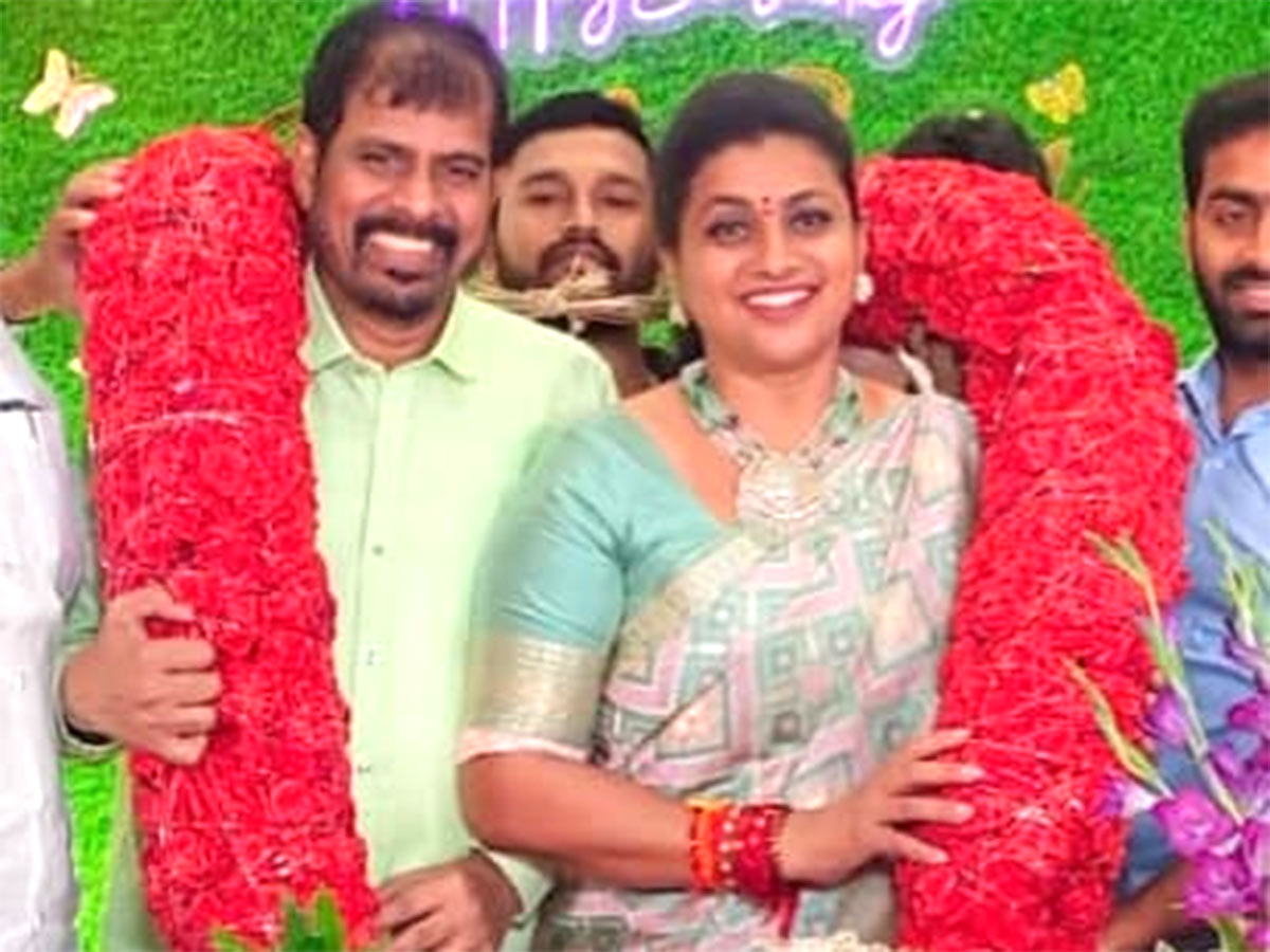 AP Tourism Minister RK Roja Birthday Celebration Photos - Sakshi4