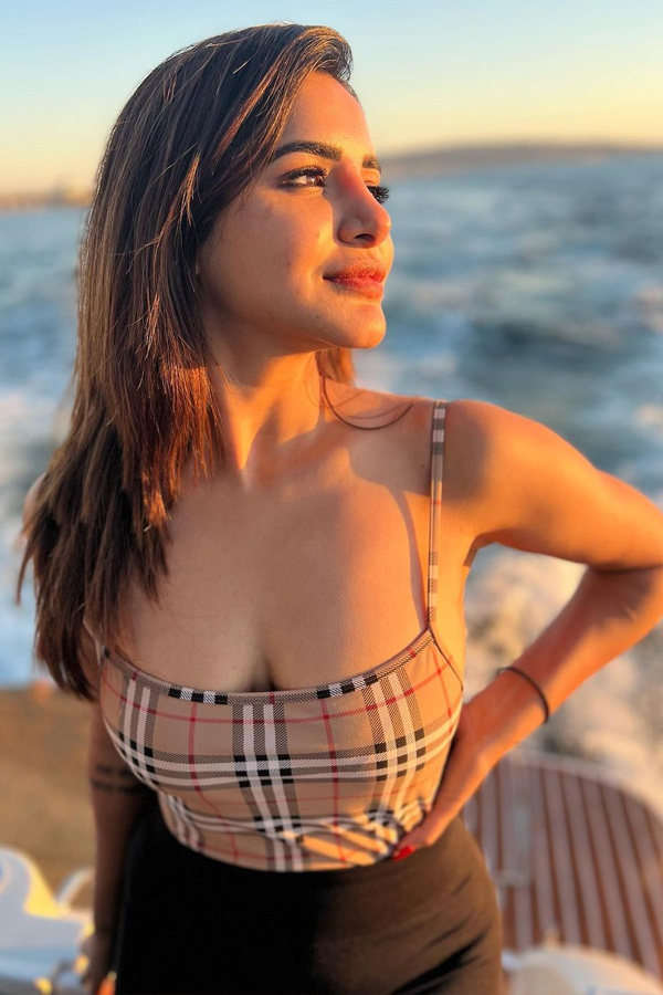 Ashu Reddy Hot Looks Photos - Sakshi10