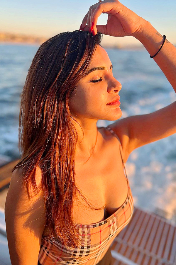Ashu Reddy Hot Looks Photos - Sakshi2