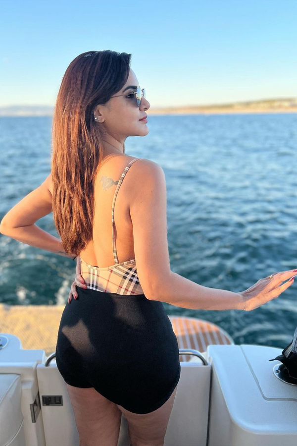 Ashu Reddy Hot Looks Photos - Sakshi6