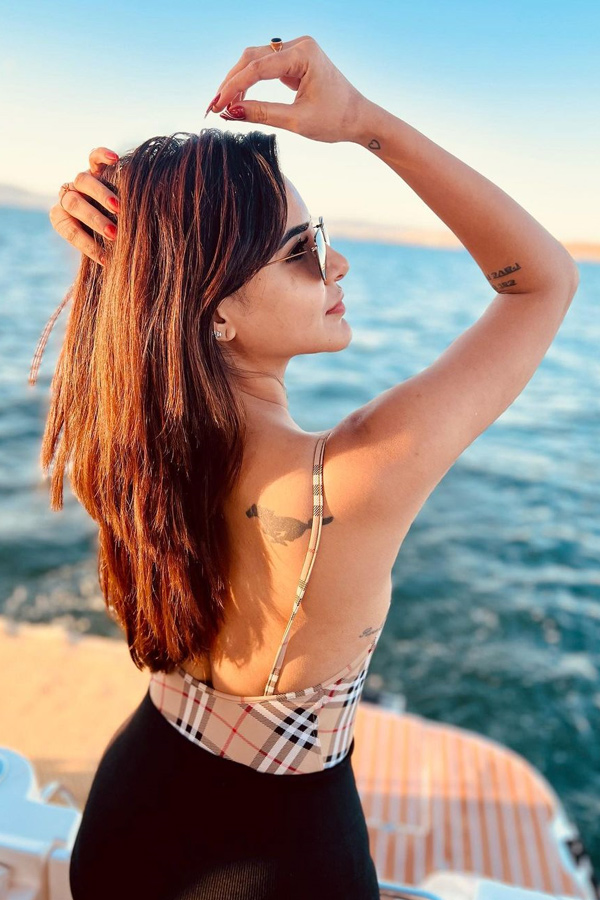 Ashu Reddy Hot Looks Photos - Sakshi7