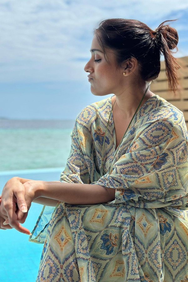 Jabardasth anchor Rashmi Gautam enjoys Maldives vacation Photo Gallery - Sakshi2