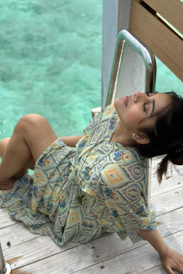 Jabardasth anchor Rashmi Gautam enjoys Maldives vacation Photo Gallery - Sakshi7