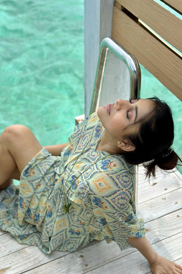 Jabardasth anchor Rashmi Gautam enjoys Maldives vacation Photo Gallery - Sakshi9