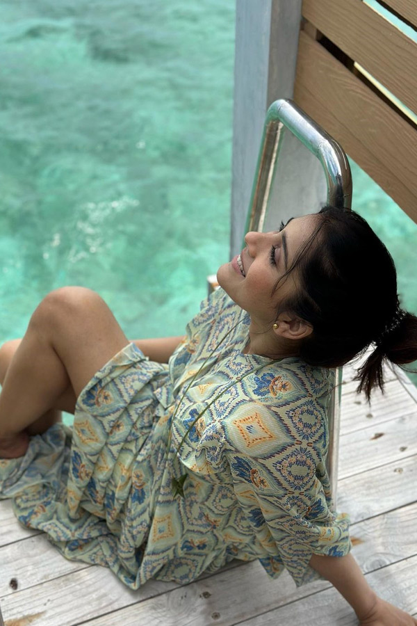 Jabardasth anchor Rashmi Gautam enjoys Maldives vacation Photo Gallery - Sakshi10