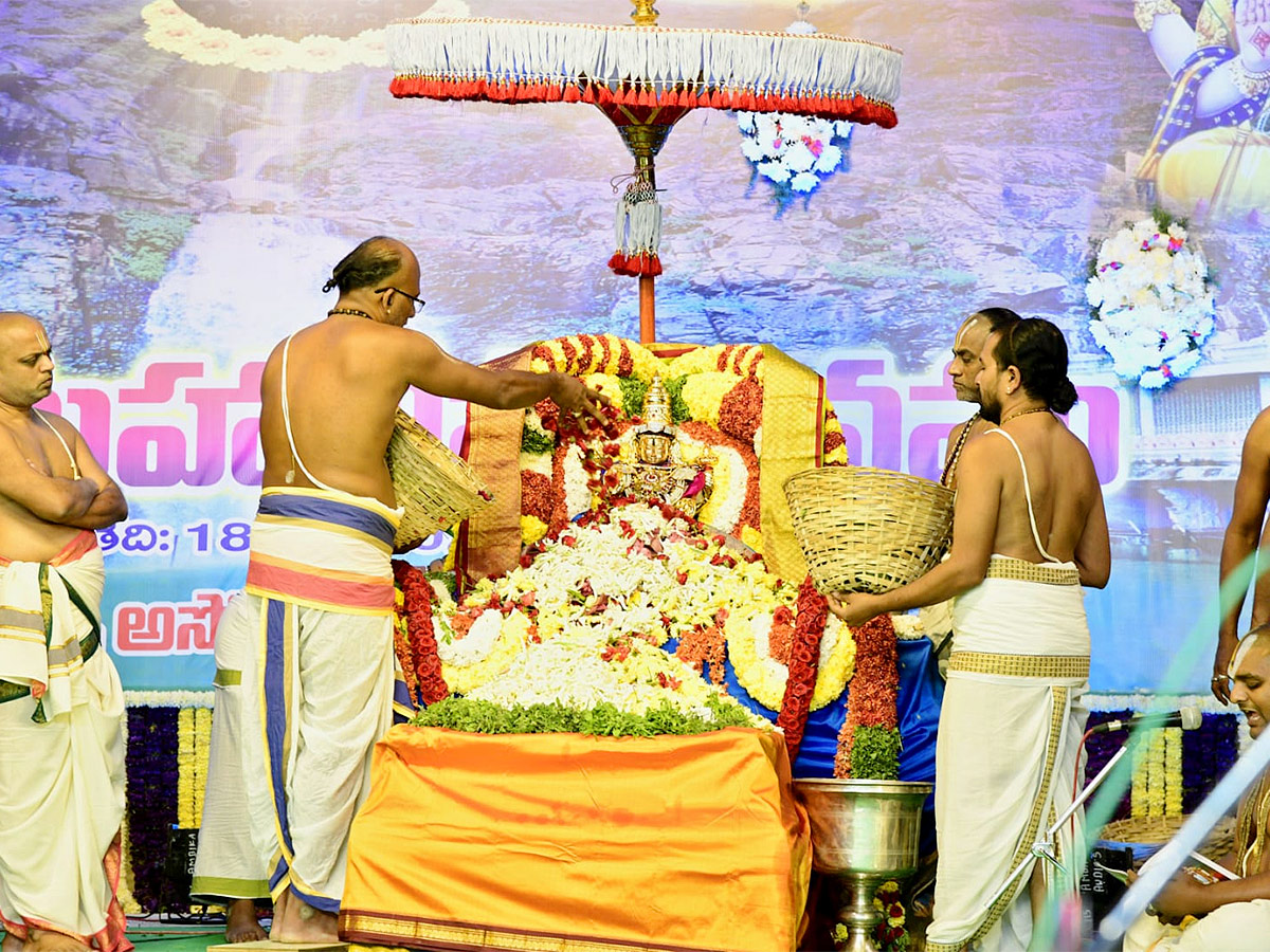KARTHIKA MAHA DEEPOTSAVAM ORGANISED BY TTD - Sakshi14