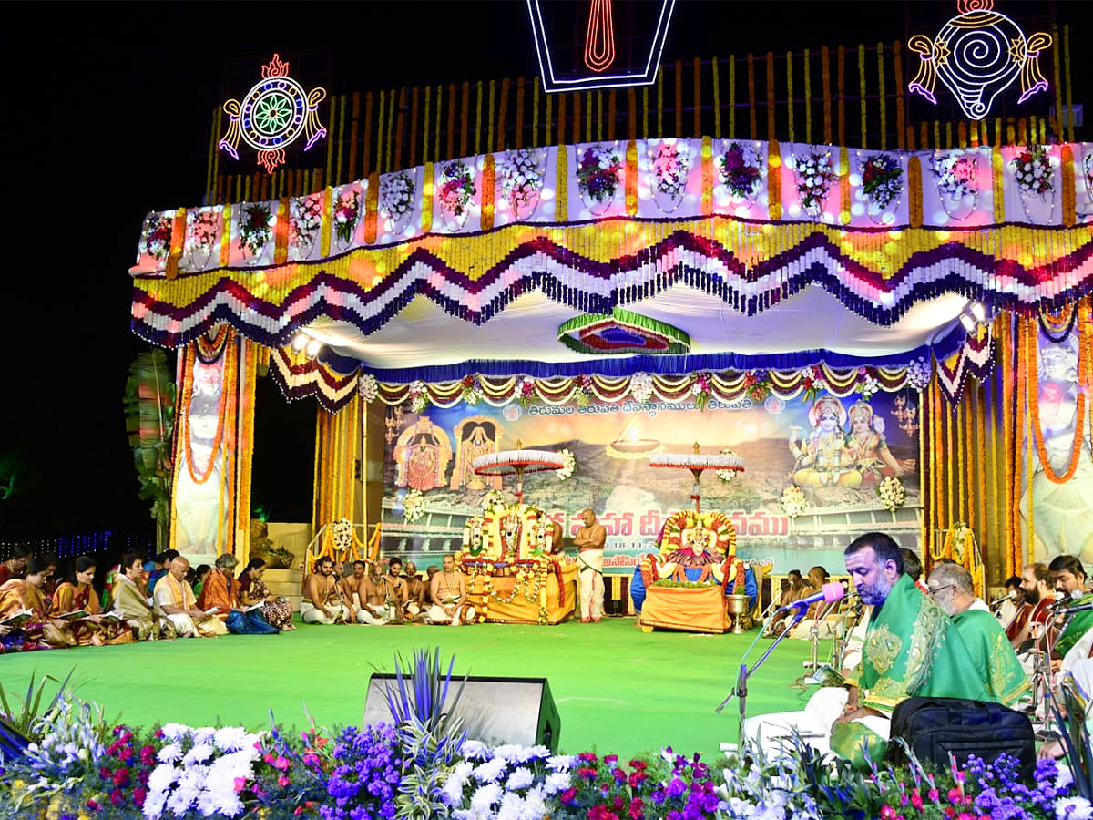 KARTHIKA MAHA DEEPOTSAVAM ORGANISED BY TTD - Sakshi8