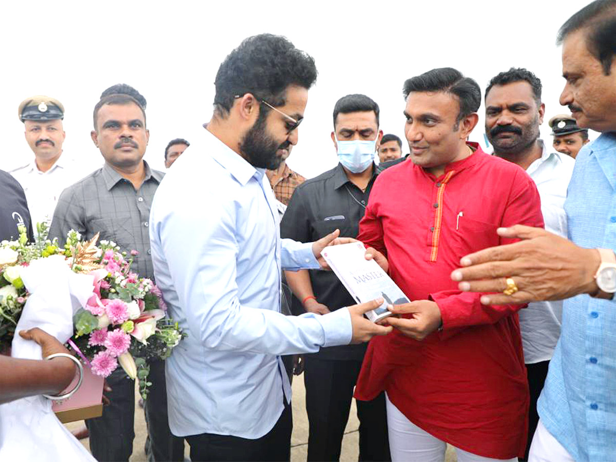 Puneeth Rajkumar Karnataka Ratna Award Ceremony 2022 Highlights Pics Goes Viral - Sakshi16