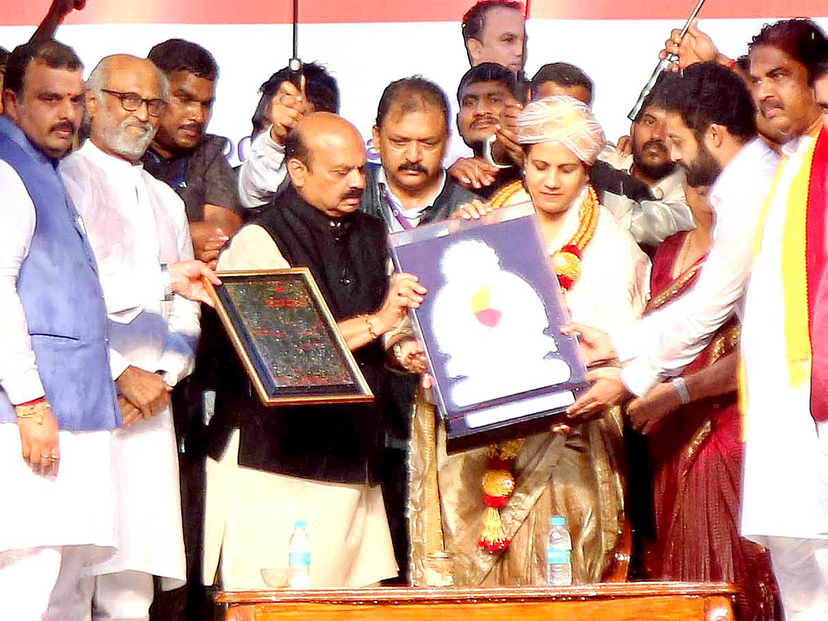 Puneeth Rajkumar Karnataka Ratna Award Ceremony 2022 Highlights Pics Goes Viral - Sakshi2