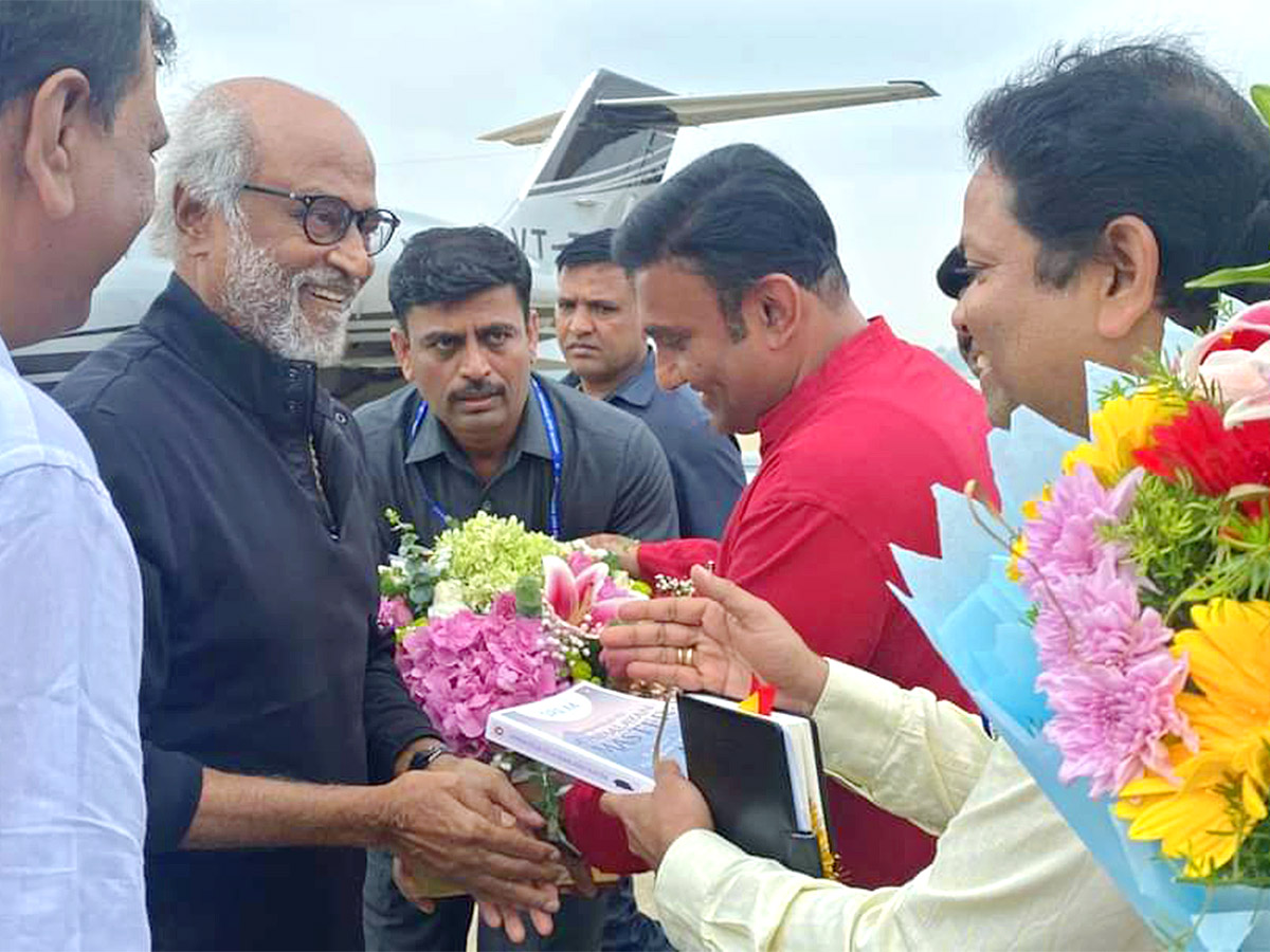 Puneeth Rajkumar Karnataka Ratna Award Ceremony 2022 Highlights Pics Goes Viral - Sakshi5