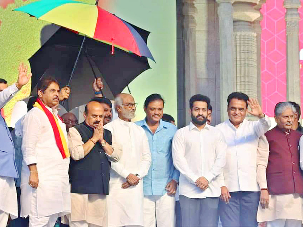 Puneeth Rajkumar Karnataka Ratna Award Ceremony 2022 Highlights Pics Goes Viral - Sakshi7