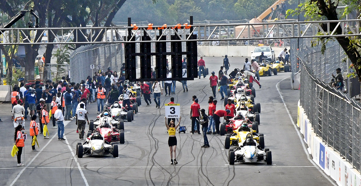Hyderabad Car Racing: సాగరతీరంలో రేసింగ్‌ కార్ల రయ్‌రయ్‌! | Indian ...