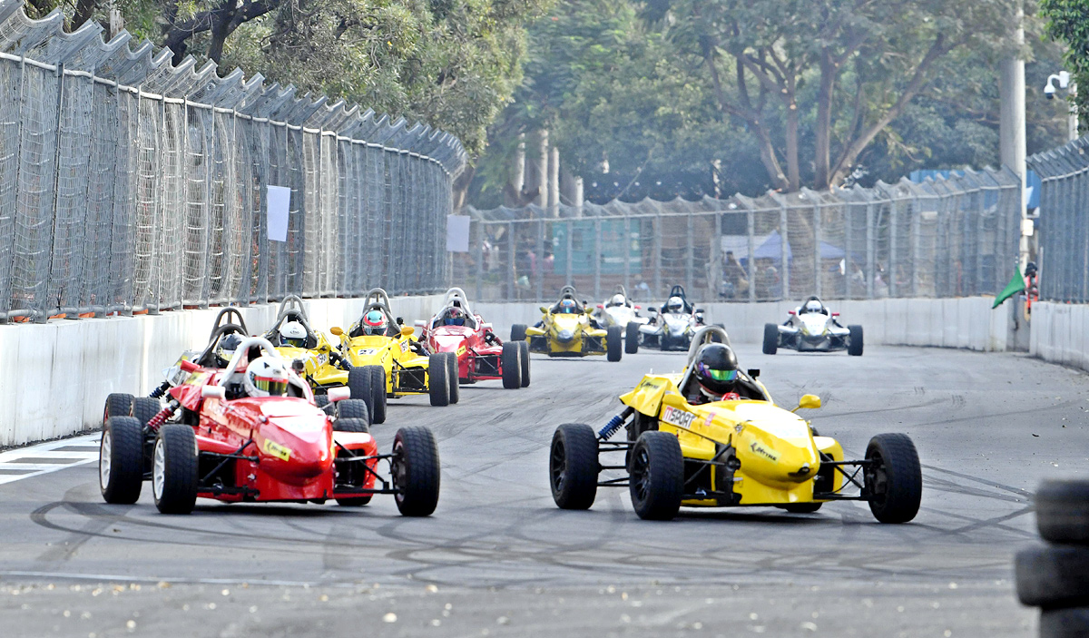 Hyderabad Car Racing: సాగరతీరంలో రేసింగ్‌ కార్ల రయ్‌రయ్‌! | Indian ...