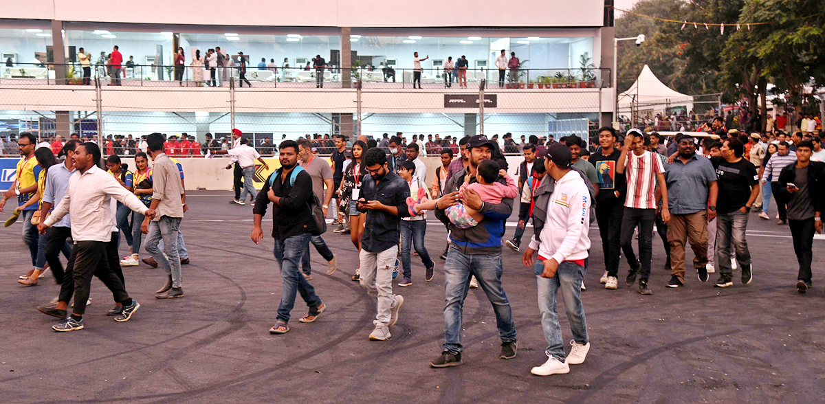Hyderabad Car Racing: సాగరతీరంలో రేసింగ్‌ కార్ల రయ్‌రయ్‌! | Indian ...