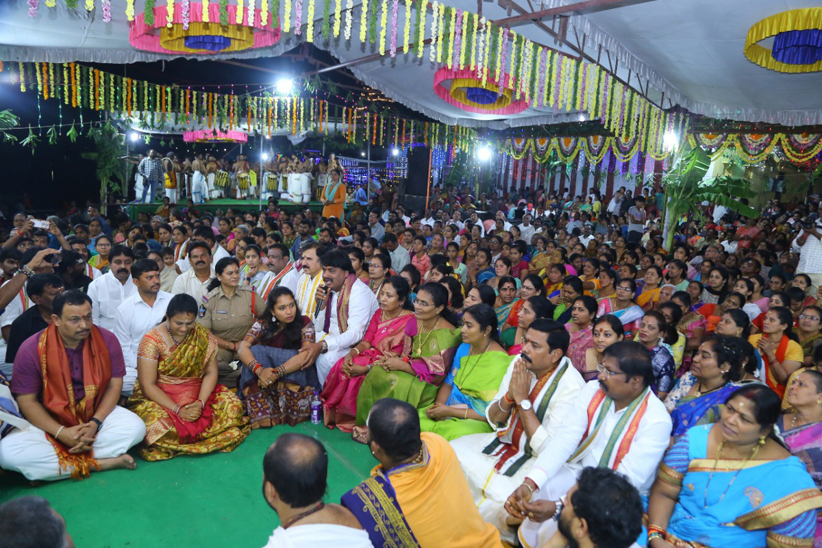 Srikalahasti Swarnamukhi Nadi Deepa harathocchavam - Sakshi9