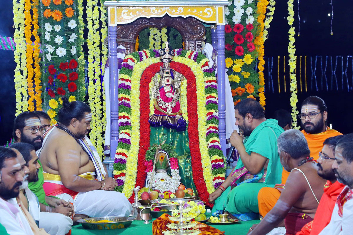 Srikalahasti Swarnamukhi Nadi Deepa harathocchavam - Sakshi11