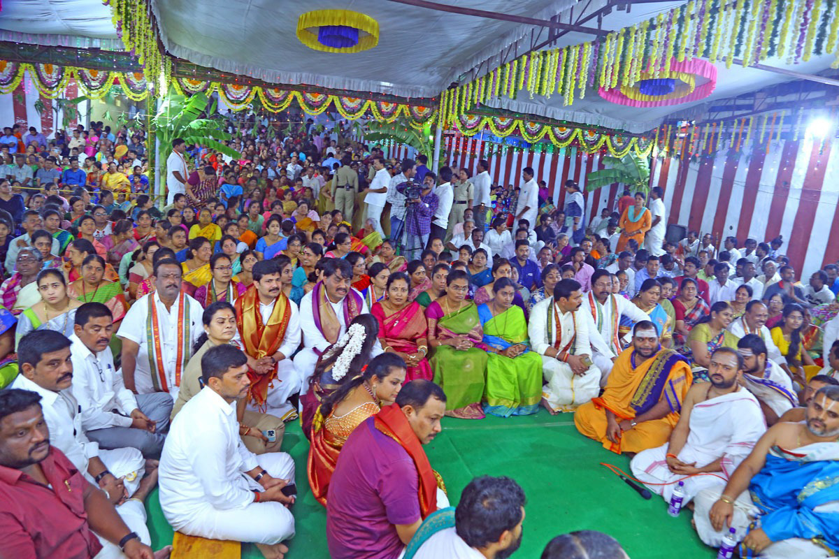 Srikalahasti Swarnamukhi Nadi Deepa harathocchavam - Sakshi12