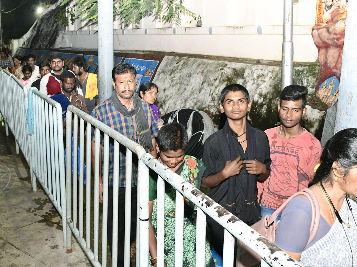 Karthika Pournami Devotees Rush At Kapila Theertham In Tirupati - Sakshi13